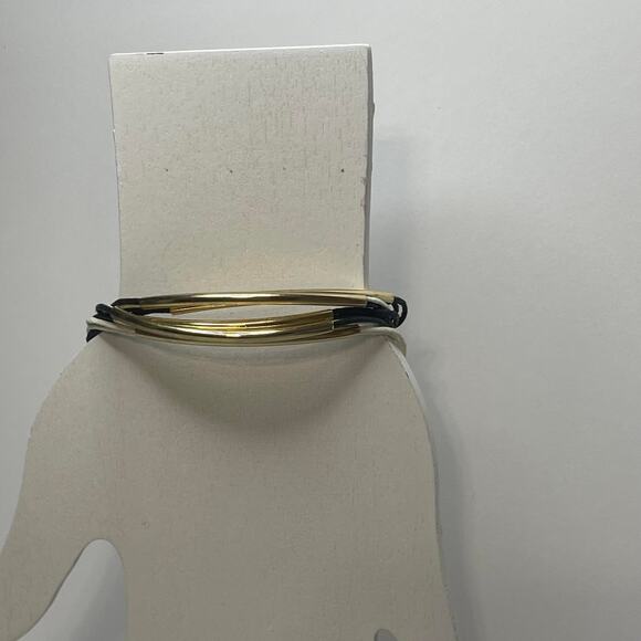 black and cream bracelet costume jewelry gold tone findings clasp - Picture 1 of 12